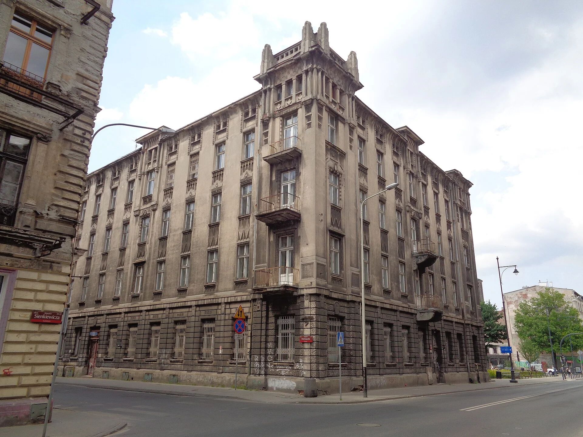 197 metrów w centrum Łodzi za 940 tys. zł. Miasto wystawia 21 mieszkań