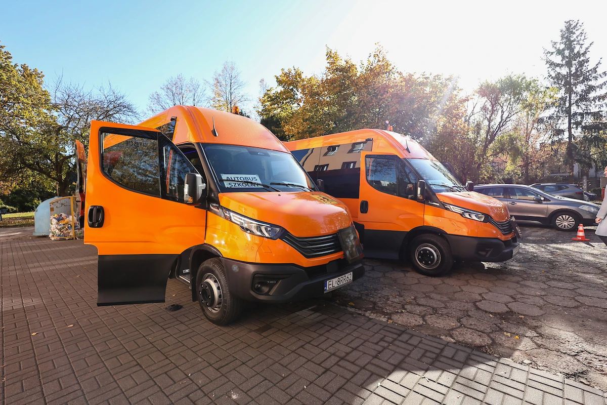 Nowe busy dla dwóch łódzkich ośrodków specjalnych. Zmieszczą dwa wózki