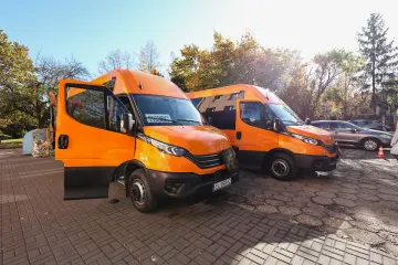 Nowe busy dla dwóch łódzkich ośrodków specjalnych. Zmieszczą dwa wózki