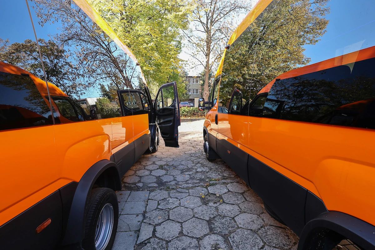 Dwa nowe autobusy szkolne SOSW nr 3 i nr 4 w Łodzi