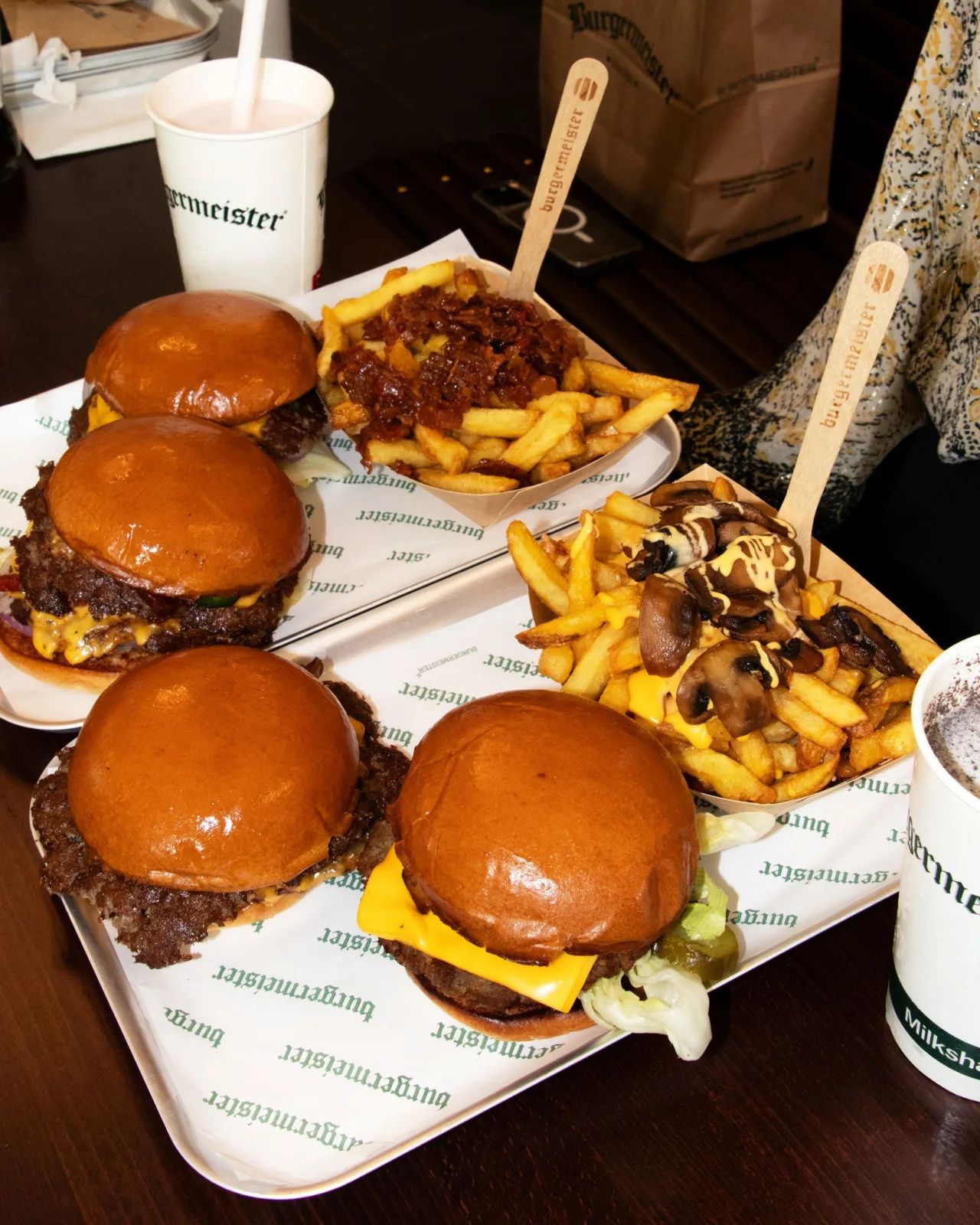 Kultowy burger z Berlina w Łodzi. Wybrali rynek Manufaktury – zdjęcie 1