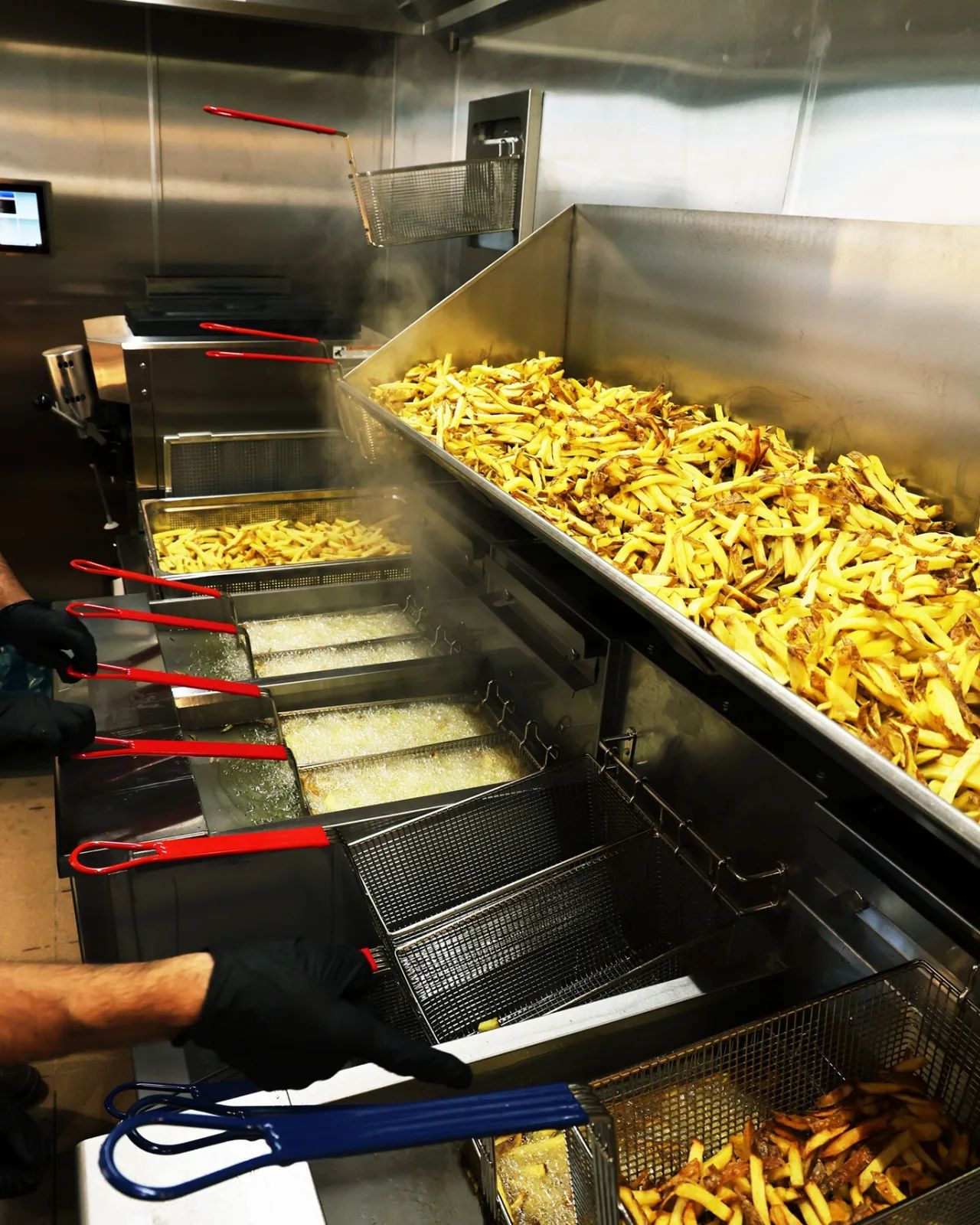 Kultowy burger z Berlina w Łodzi. Wybrali rynek Manufaktury – zdjęcie 2