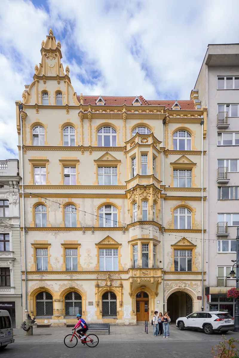 Smoki, pawie i jedyny kot w Łodzi. Spacer śladem miejskich bestii – zdjęcie 2