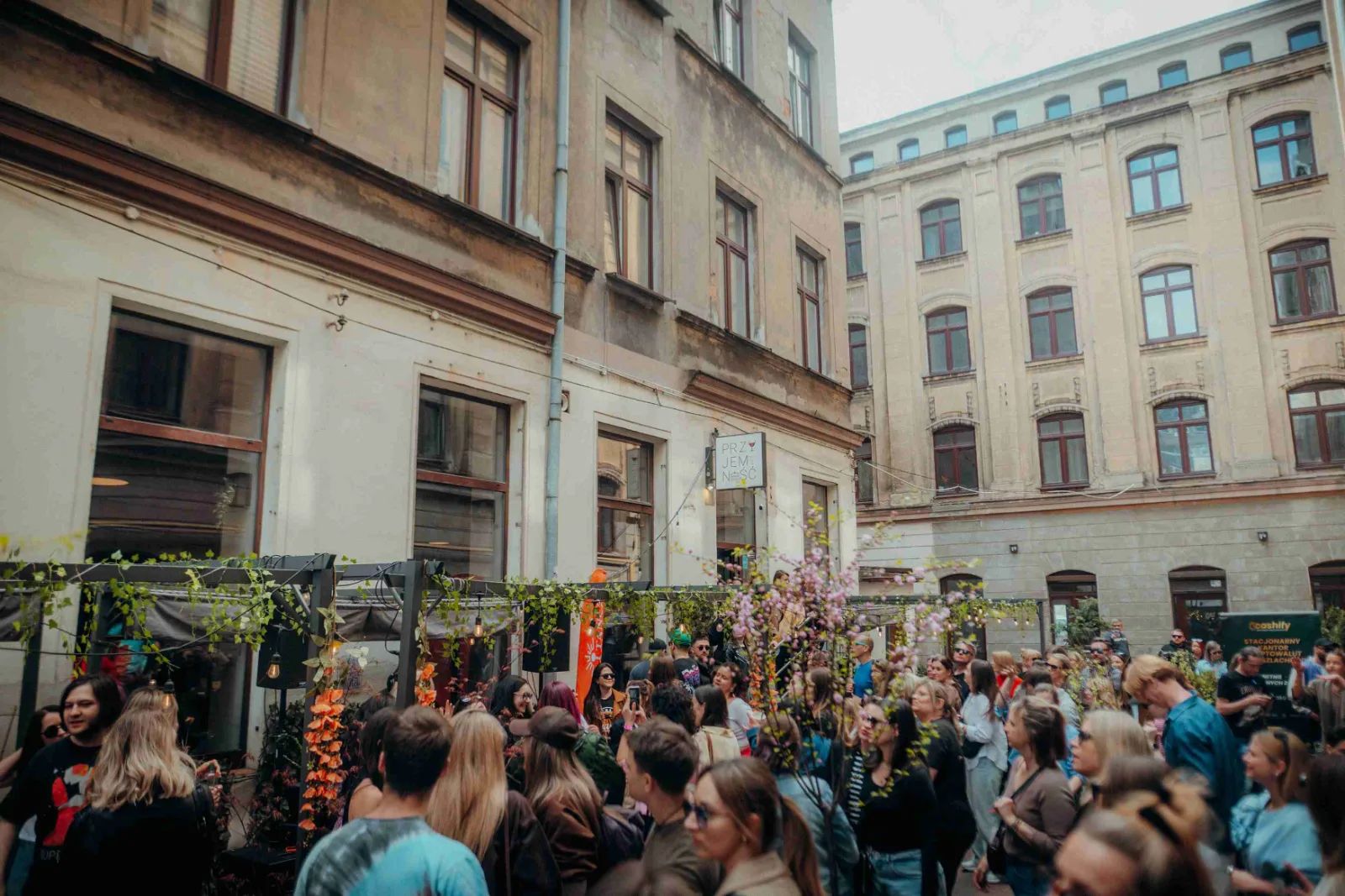 Coffee rave w sercu Łodzi. Poranny clubbing po raz pierwszy w OFFie – zdjęcie 1