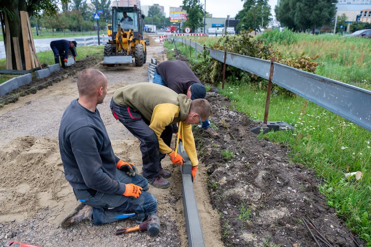 Rowerem z Widzewa na Dąbrowę. Ruszyły prace na Puszkina – zdjęcie 1