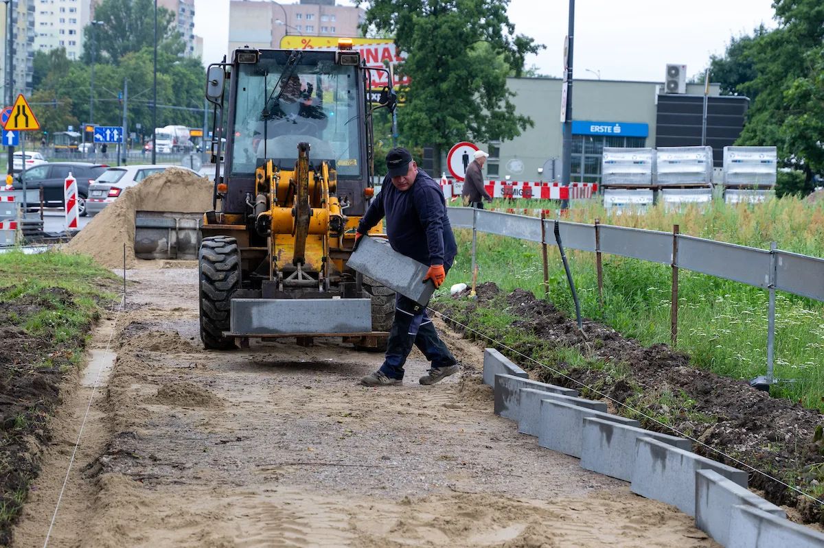 Rowerem z Widzewa na Dąbrowę. Ruszyły prace na Puszkina – zdjęcie 5