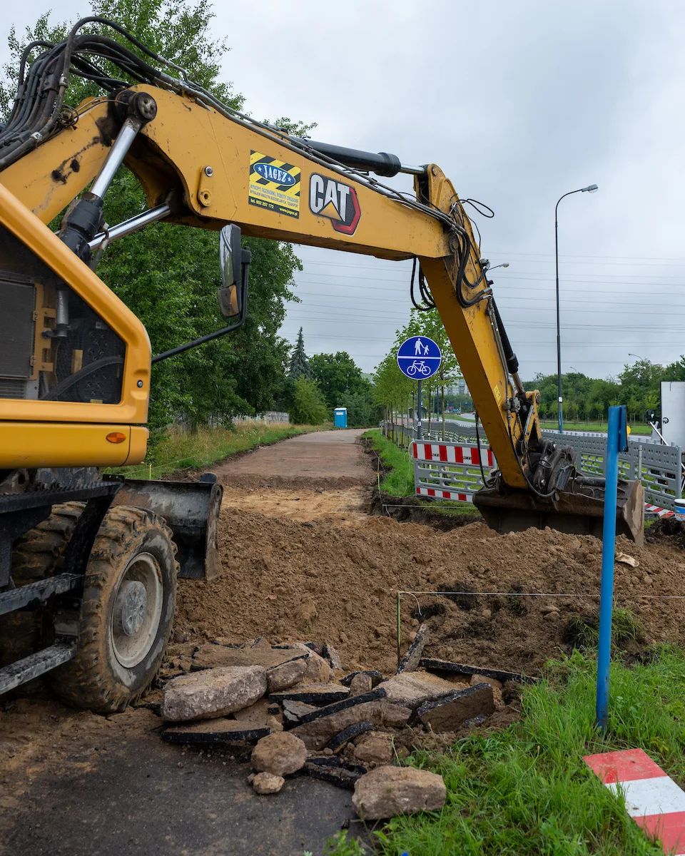 Rowerem z Widzewa na Dąbrowę. Ruszyły prace na Puszkina – zdjęcie 6