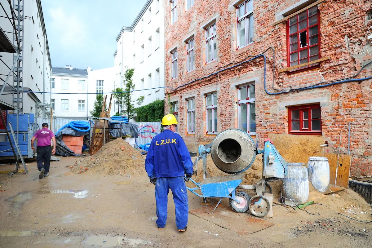 Miała kosztować 12 mln zł. Remont kamienicy na Włókienniczej podrożał o 6,6 mln zł – zdjęcie 4