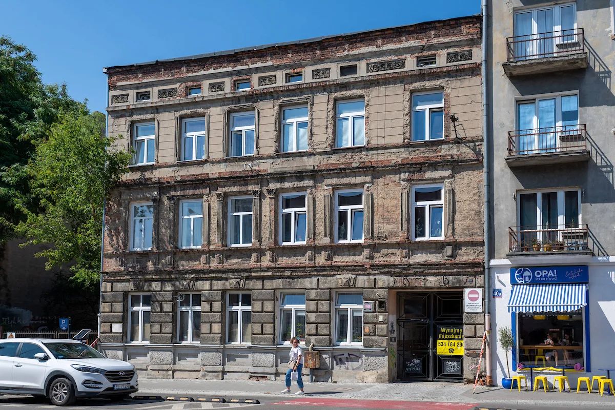 Kamienica przy Rewolucji 40 odzyska fasadę. Jest miejska dotacja – zdjęcie 2