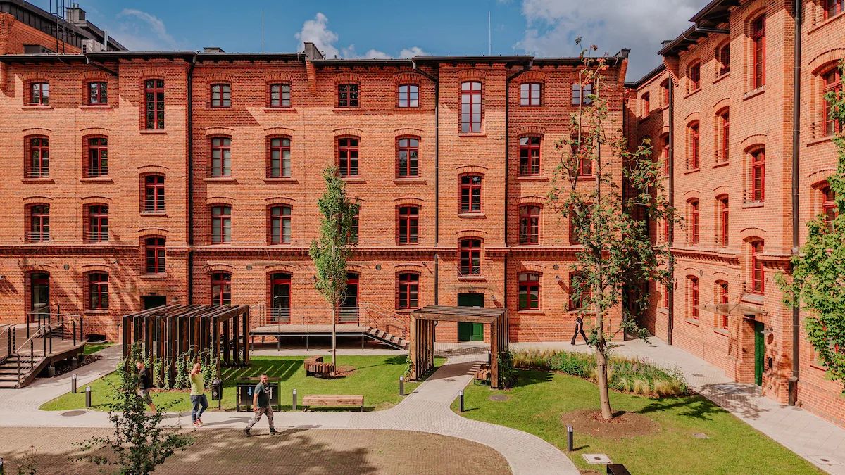 Ogrodowa 24 gotowa. Tak zmieniły się famuły Poznańskiego [ZDJĘCIA] – zdjęcie 2