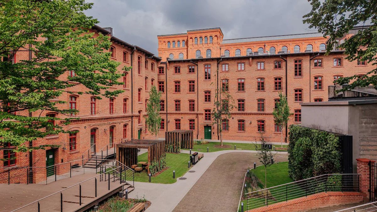 Ogrodowa 24 gotowa. Tak zmieniły się famuły Poznańskiego [ZDJĘCIA] – zdjęcie 3