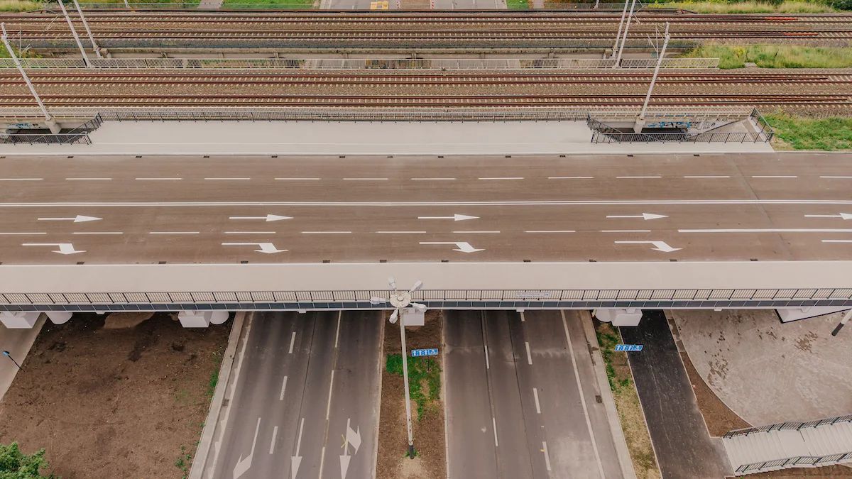 Po roku objazdów Maratońska znów łączy Retkinię. Wiadukt otwarty – zdjęcie 4