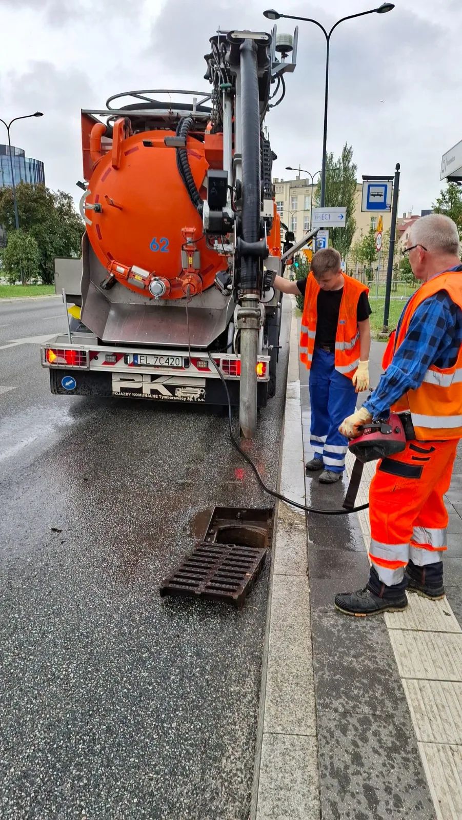 Zapchane kratki mogą zalać ulice. ZWiK prosi łodzian o szybkie zgłoszenia – zdjęcie 1