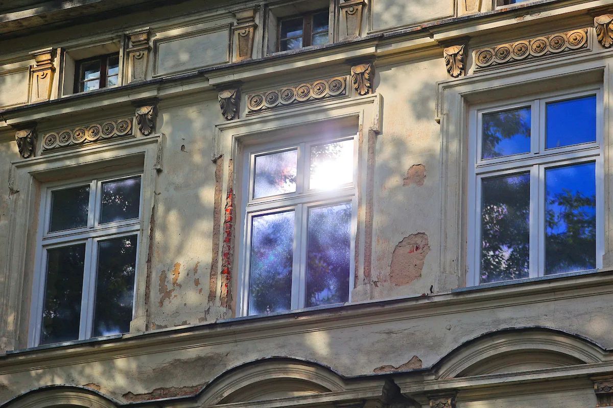 Kamienica przy Dowborczyków 23 czeka na projekt remontu. Najpierw dokumentacja, potem prace – zdjęcie 2