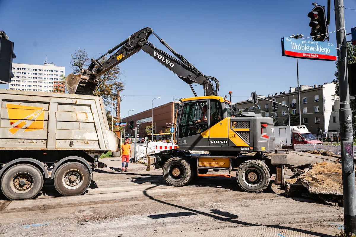 Wróblewskiego już rozbierają. Znikają tory i kamienny bruk – zdjęcie 2