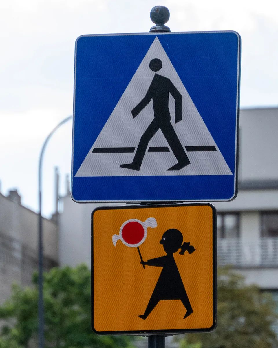 Przy szkołach poprawili oznakowanie. Na Wigury nowe przejście – zdjęcie 5