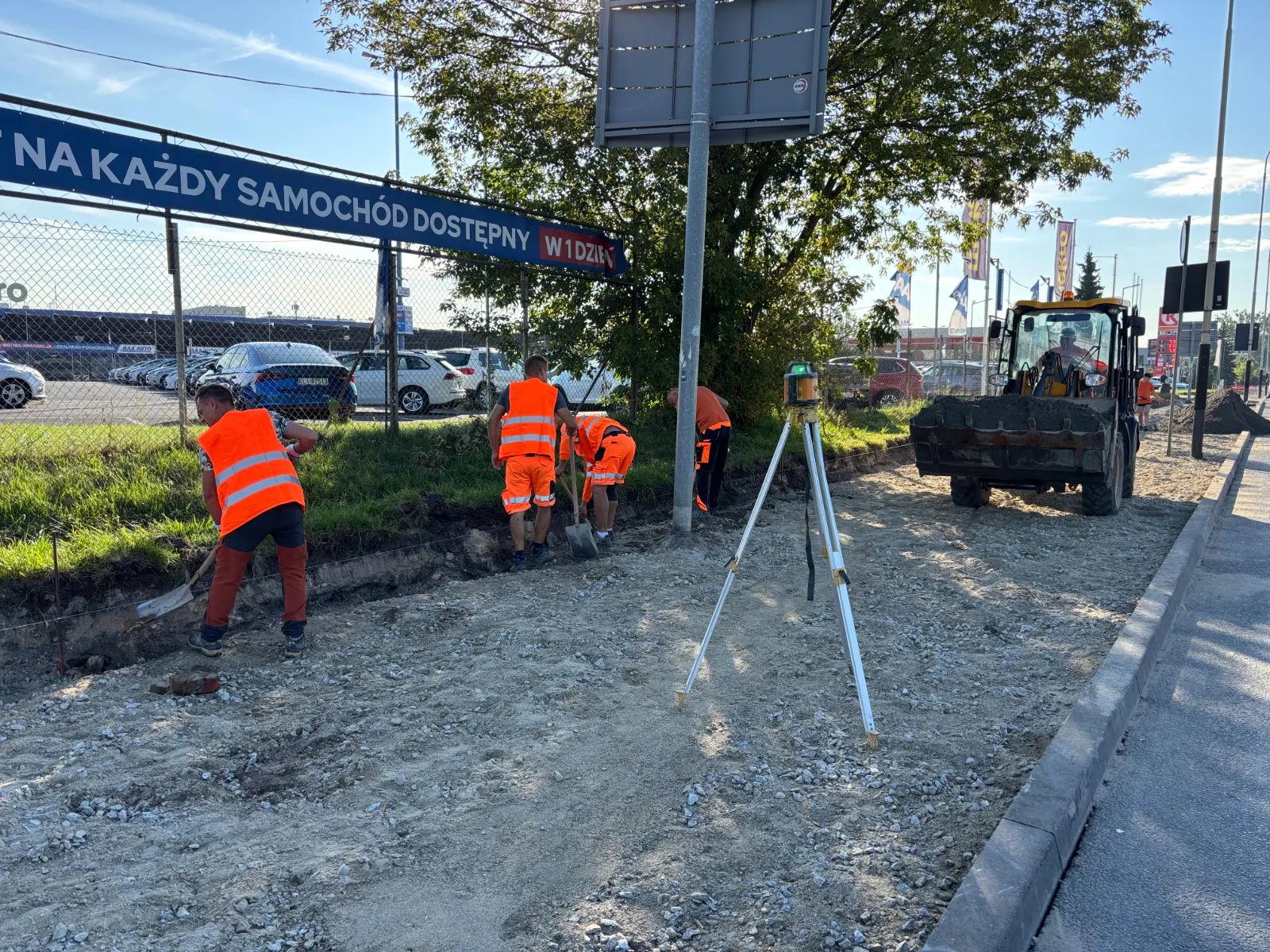 Kostka znika z Włókniarzy. Ruszył remont ważnej trasy rowerowej – zdjęcie 3
