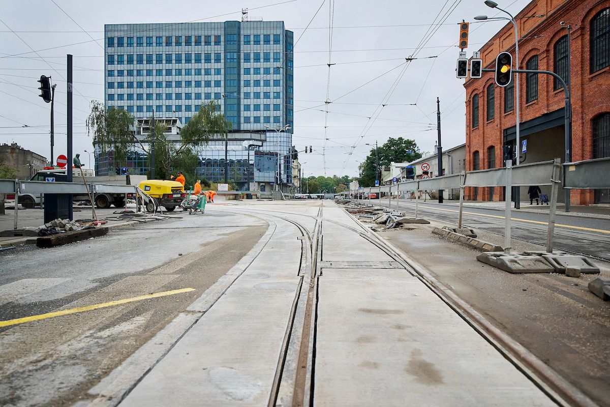 Tramwaje wracają na plac Reymonta. Ruszają dwa kolejne remonty – zdjęcie 1