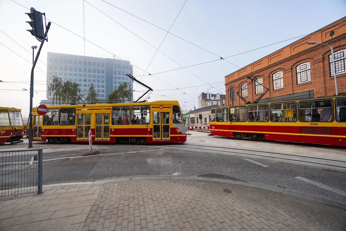 Tramwaje wróciły na plac Reymonta. Pięć linii znów jedzie Piotrkowską – zdjęcie 1