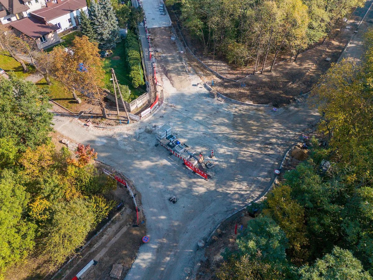 Nowe rondo na Złotnie już widać. Biegunowa ma nowy asfalt – zdjęcie 4