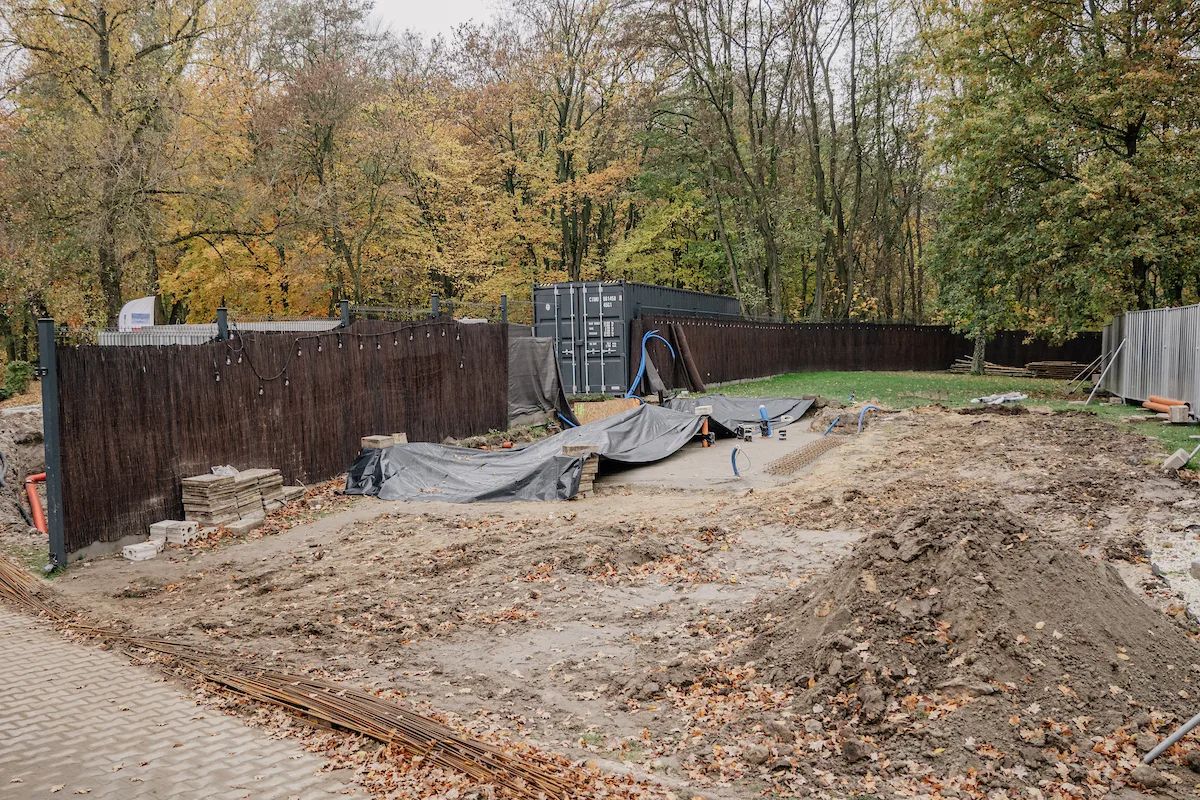 Fala rozbudowuje saunarium. Pierwsza nowa sauna już powstaje – zdjęcie 1
