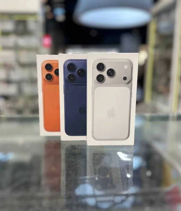 iPhone 17 Pro 256 GB Silver/Orange/Blue Telakces Manufaktura