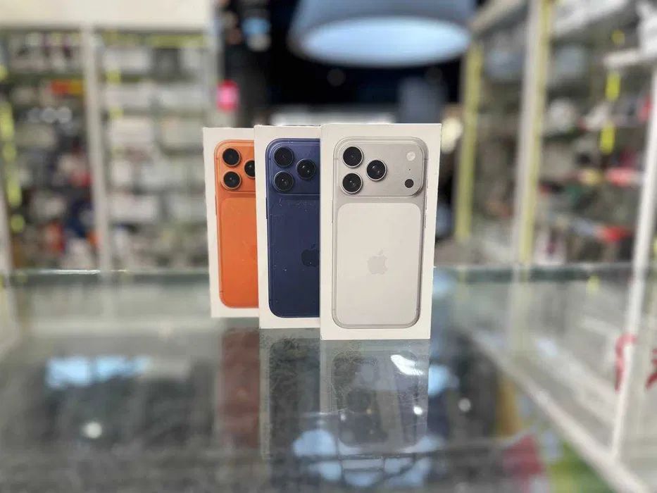 iPhone 17 Pro 256 GB Silver/Orange/Blue Telakces Manufaktura