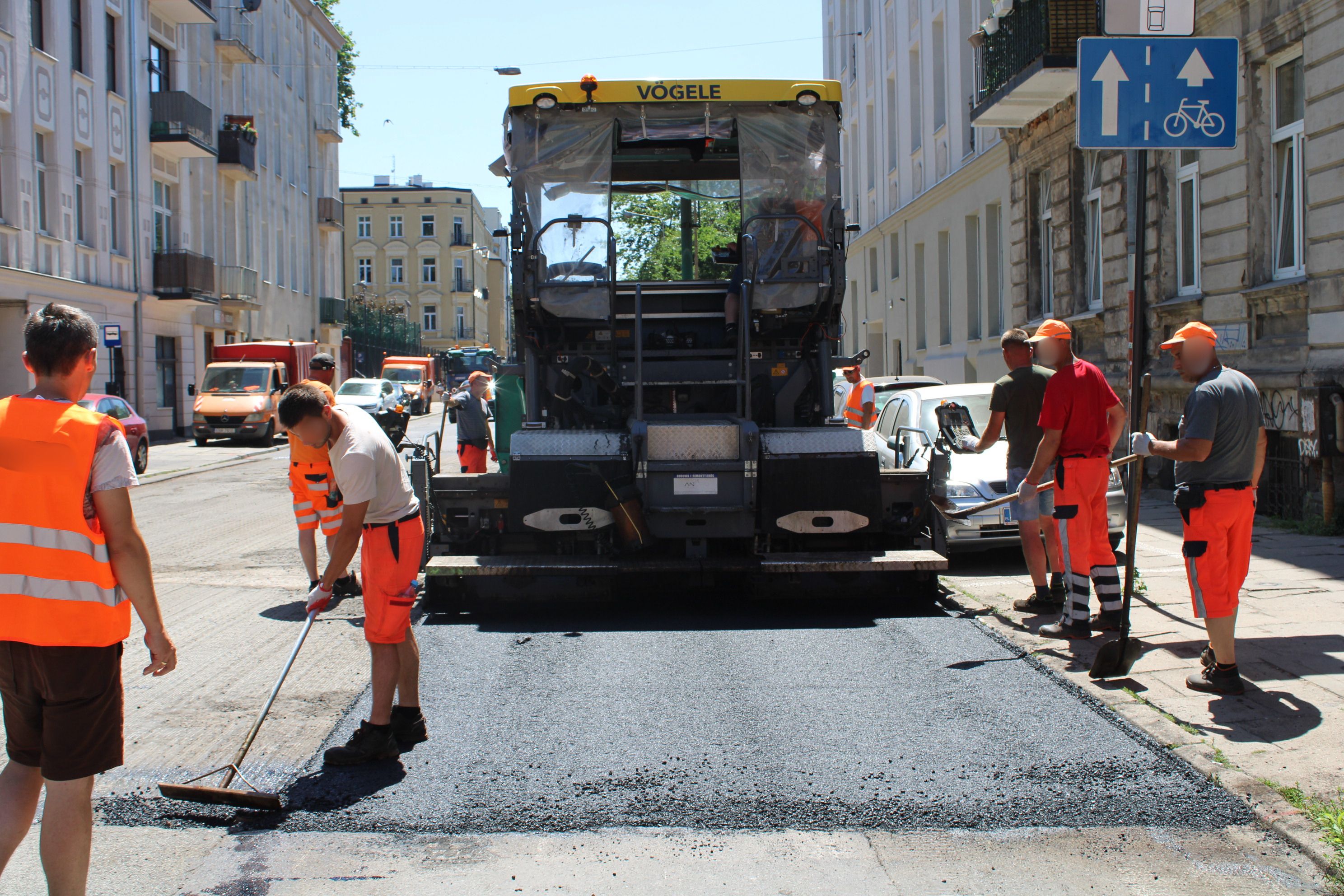 Drogowcy układają nowy asfalt w Łodzi