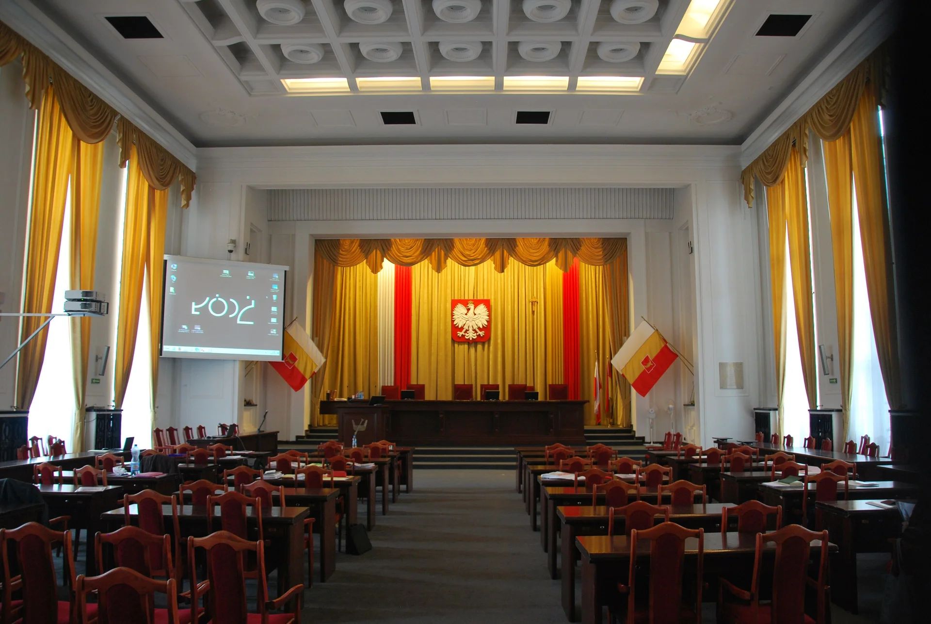 Łódzcy radni chcą zakazu „małpek". Apel poszedł do Warszawy