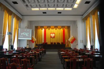 Łódzcy radni chcą zakazu „małpek". Apel poszedł do Warszawy