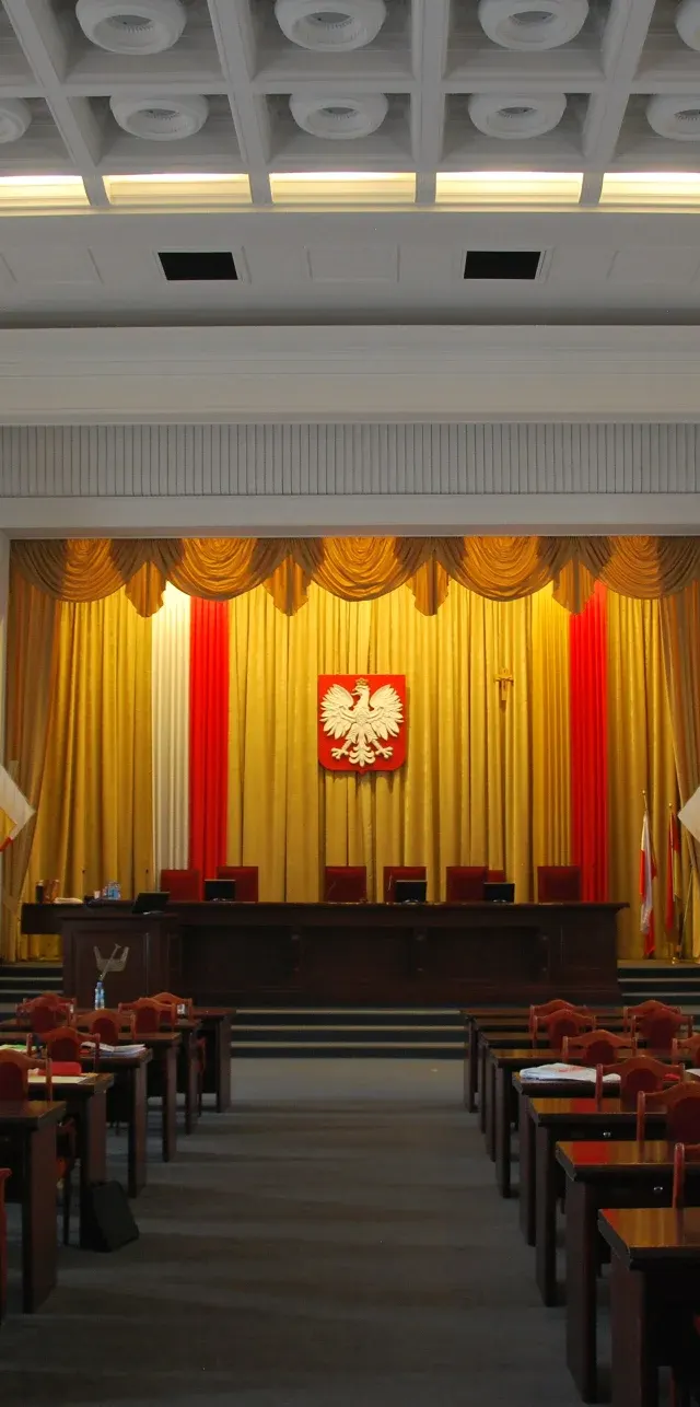 Łódzcy radni chcą zakazu „małpek". Apel poszedł do Warszawy