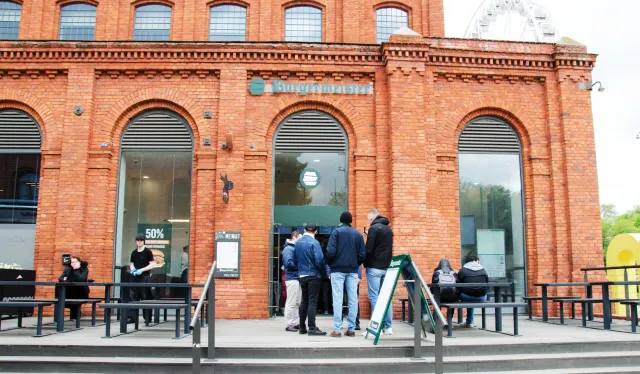 Kultowy burger z Berlina w Łodzi. Wybrali rynek Manufaktury