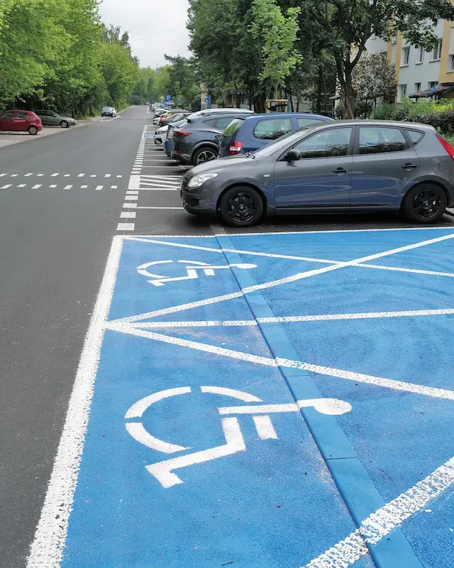 Bartoka po remoncie. Na Widzewie przybyło miejsc parkingowych
