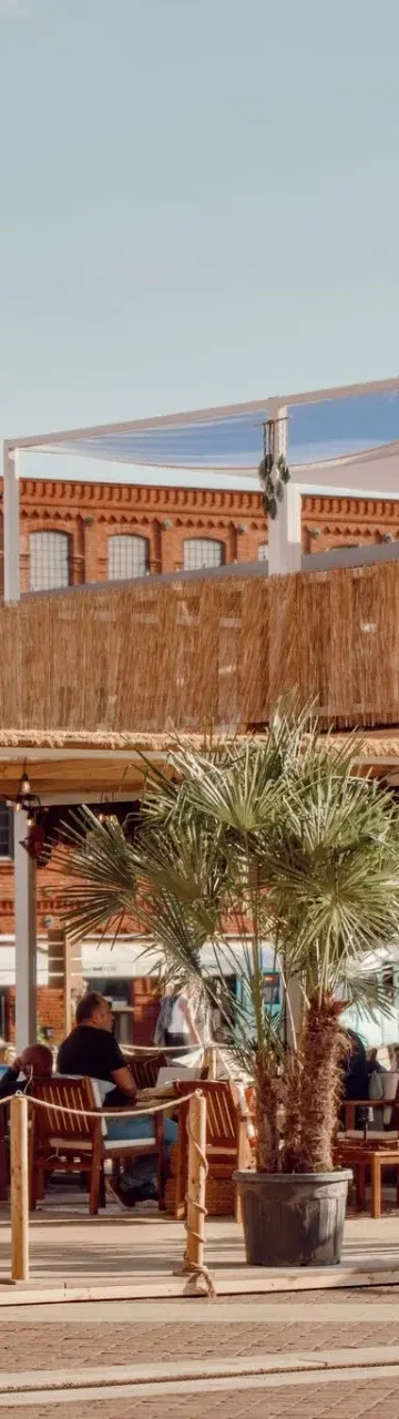 Beach bar w Manufakturze już otwarty. W nowym klimacie i z atrakcjami