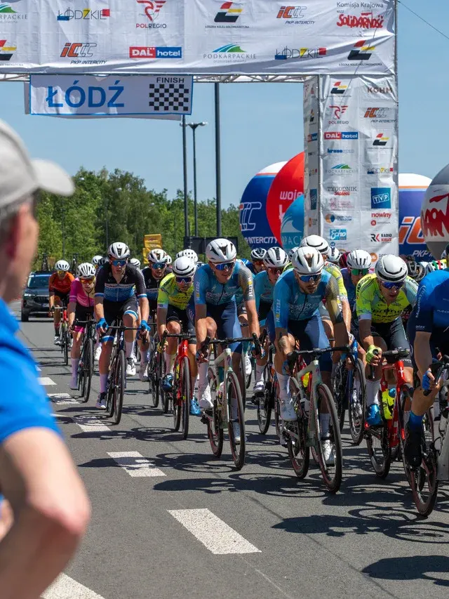 Wyścig „Solidarności” ruszy z Łodzi. Peleton pojedzie śladem filmów