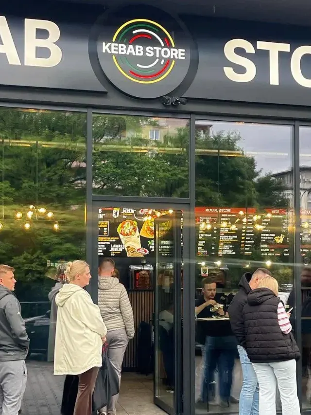 Książulo skrytykował łódzki kebab. Teraz ustawiają się kolejki