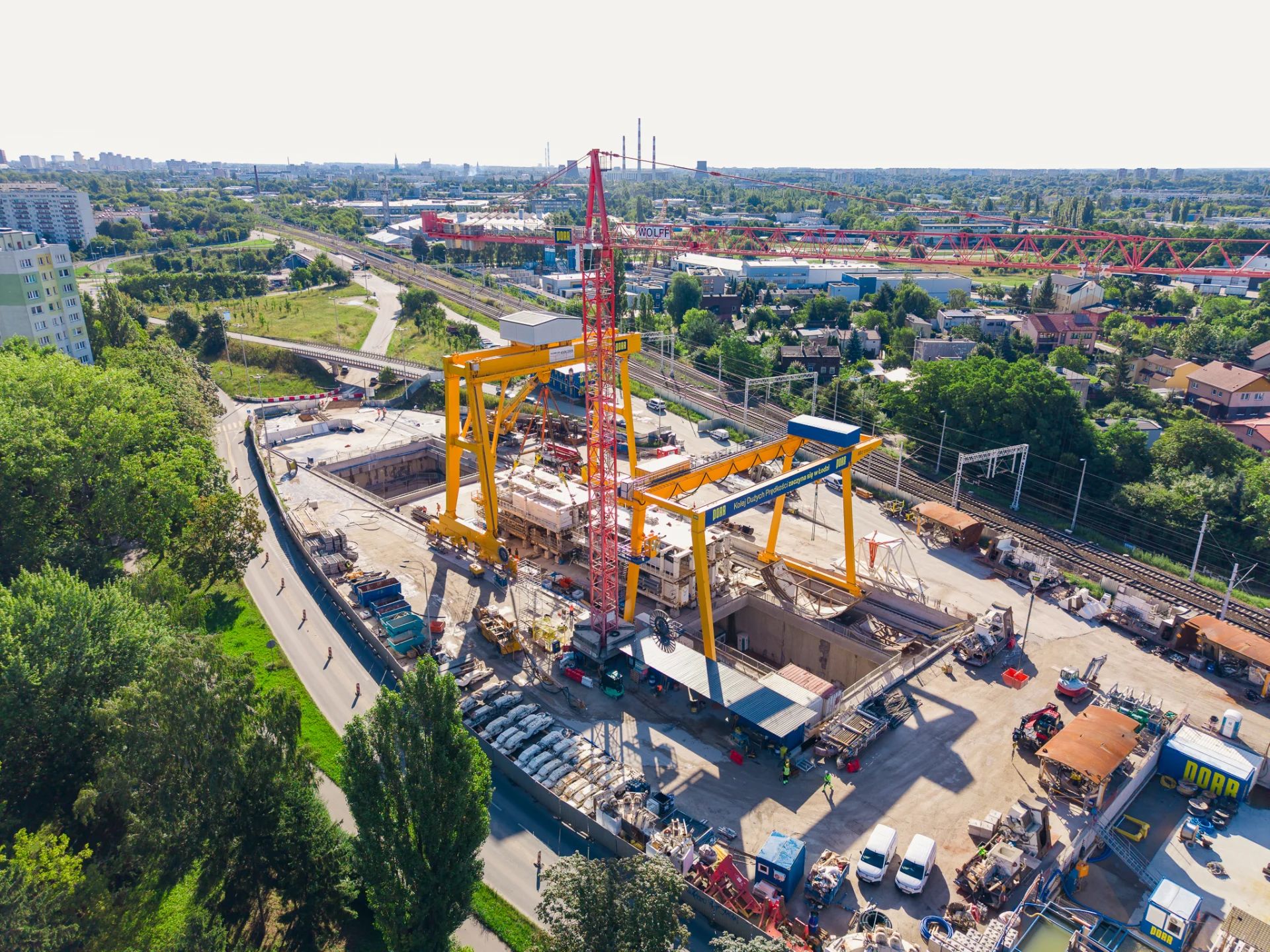 215 ton zjechało pod Retkinię. Rusza montaż tarczy KDP [WIDEO]