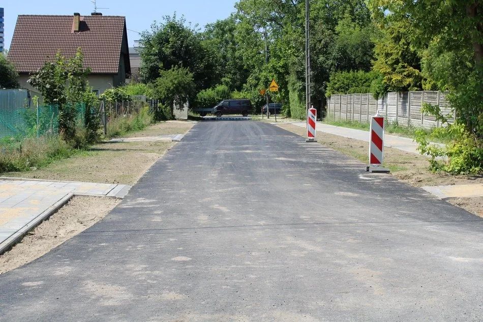 Asfalt zamiast błota. Łódź utwardzi 43 gruntowe ulice