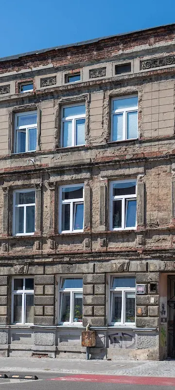 Kamienica przy Rewolucji 40 odzyska fasadę. Jest miejska dotacja