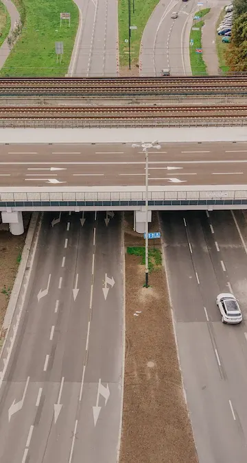 Po roku objazdów Maratońska znów łączy Retkinię. Wiadukt otwarty
