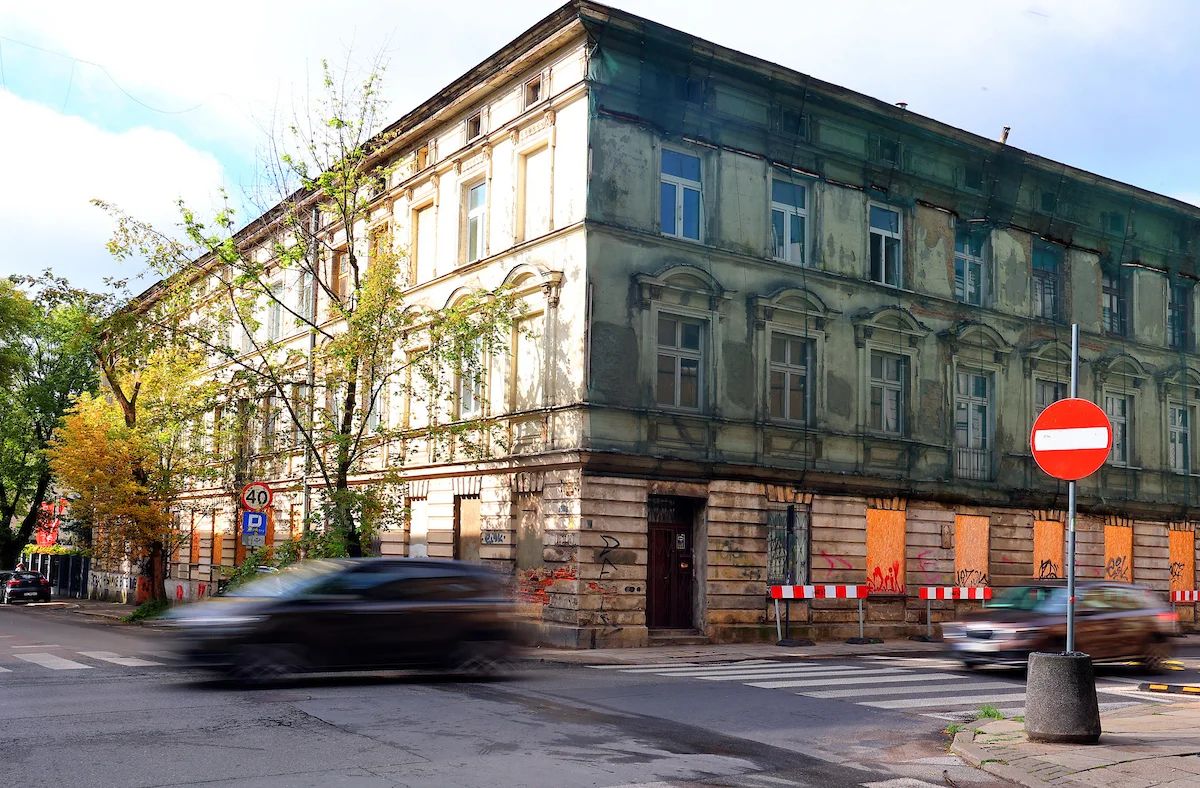 Kamienica przy Dowborczyków 23 czeka na projekt remontu. Najpierw dokumentacja, potem prace