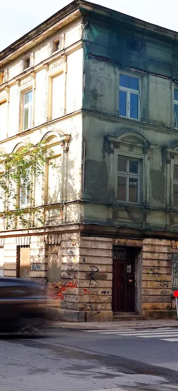 Kamienica przy Dowborczyków 23 czeka na projekt remontu. Najpierw dokumentacja, potem prace