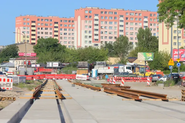 Pierwsze szyny już na Broniewskiego. Tramwaje dopiero w 2028 roku