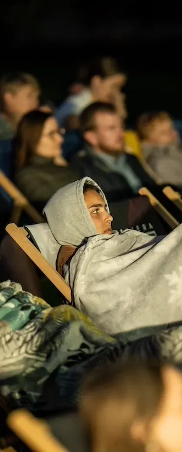 Polówka zostaje na wrzesień. Kino plenerowe gra dalej w Łodzi