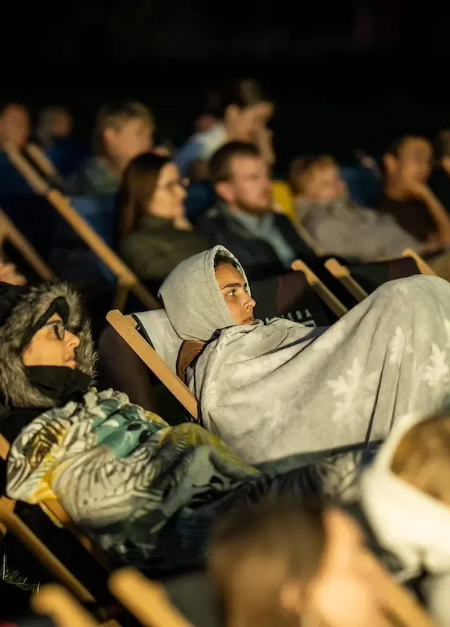 Polówka zostaje na wrzesień. Kino plenerowe gra dalej w Łodzi
