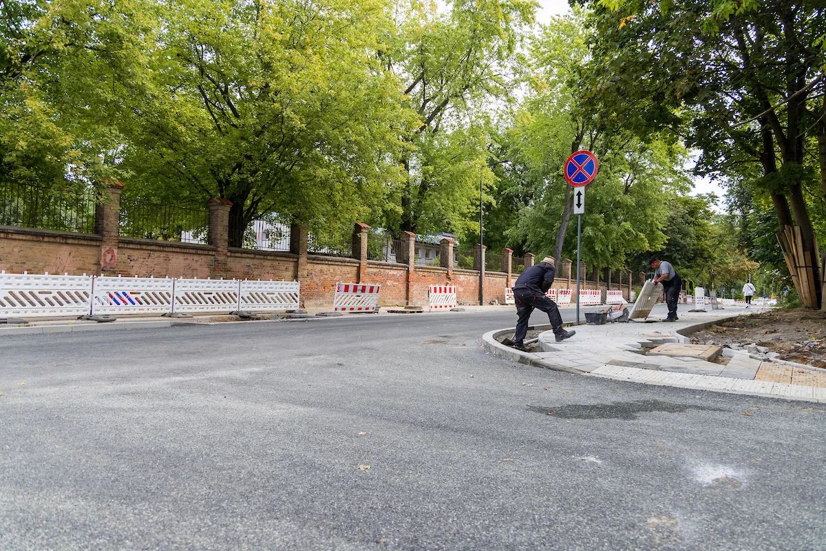 Kniaziewicza znów przejezdna. Remont jeszcze się nie skończył