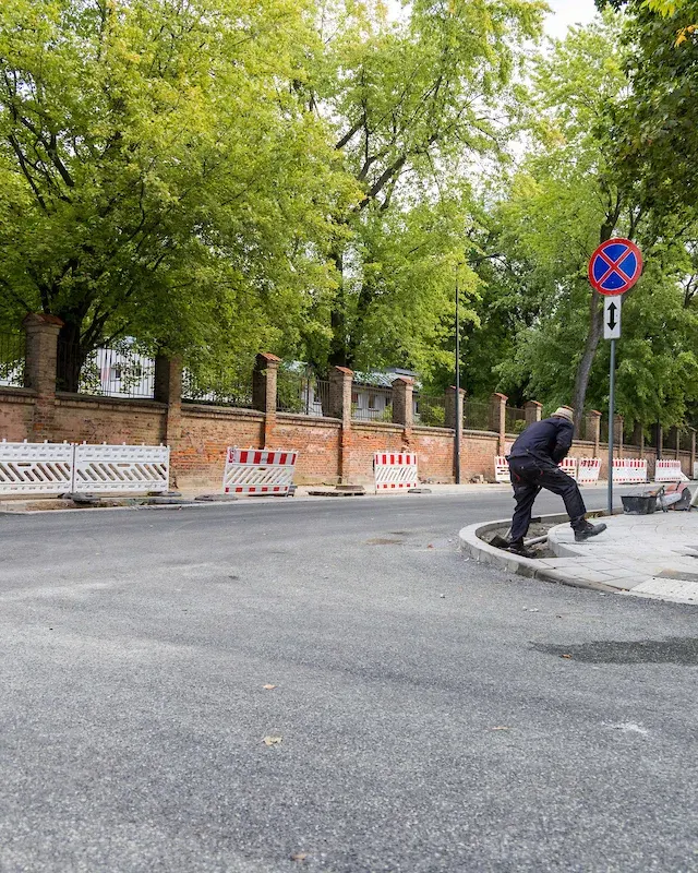 Kniaziewicza znów przejezdna. Remont jeszcze się nie skończył