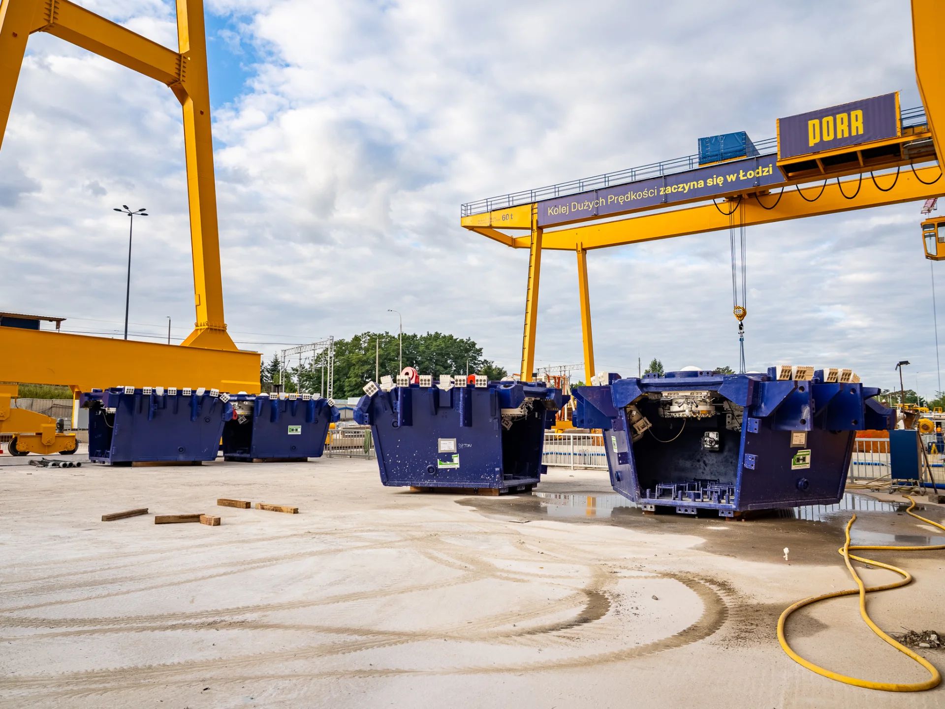Prawie 40 ton każda. Głowica TBM składa się na Retkini