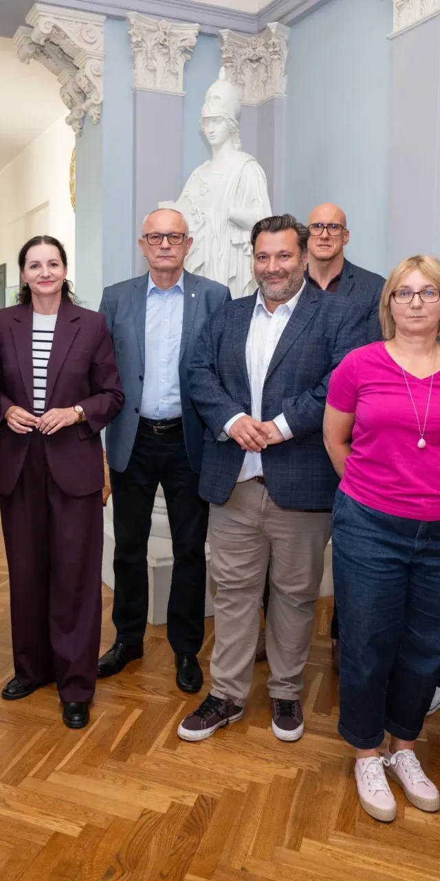 Łódź podnosi dodatki nauczycielom. 500 zł za wychowawstwo