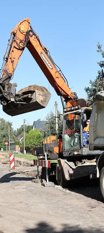 Rataja w Andrzejowie wreszcie w remoncie. Znika stara jezdnia